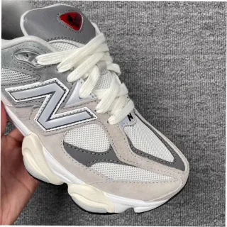 New Balance 9060 Gris Talla 42