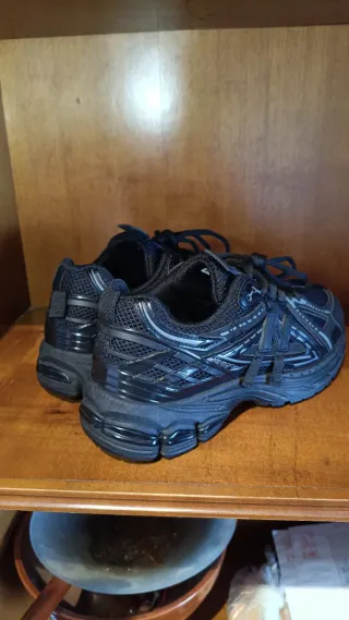 New Balance Negras Talla 42