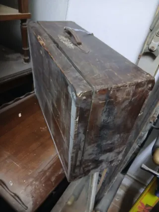 Cassa antico con chiave e maniglia