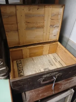 Cassa antico con chiave e maniglia