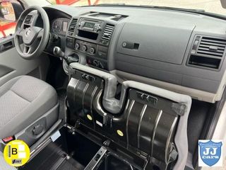 VOLKSWAGEN TRANSPORTER 2.0TDI COMBI 9