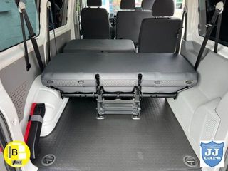 VOLKSWAGEN TRANSPORTER 2.0TDI COMBI 9