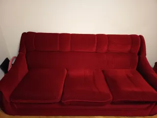 Sofá y 2 sillones de terciopelo rojo