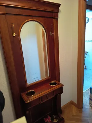 Mueble de entrada clásico madera y metal
