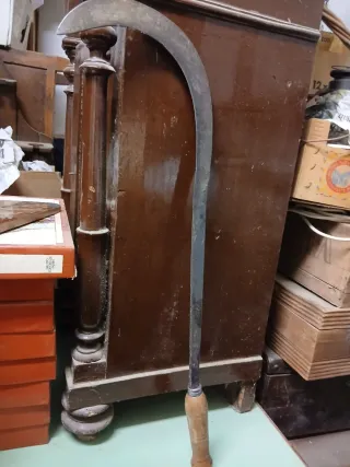 Gancio per manico in legno