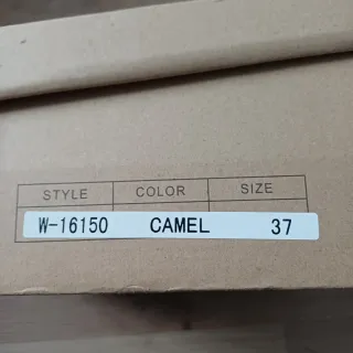 Botas de mujer con flecos y abalorios