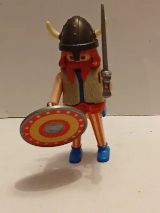 Playmobil Vikingo 4 con espada y escudo