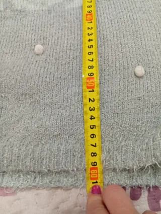 Jersey gris con pompón de conejo