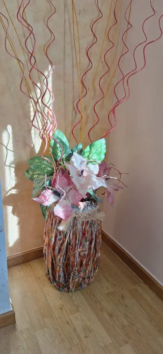 Jarrón de diseño tela multicolor