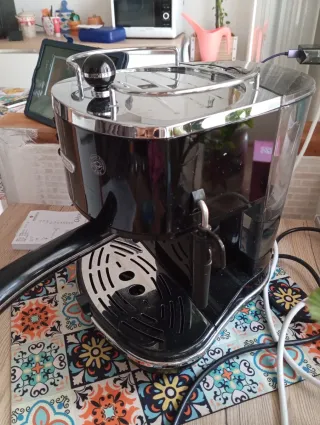 Macchina Caffè Nera Cromata