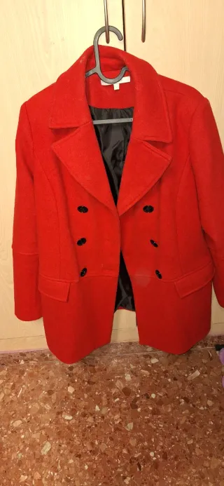 Abrigo pull bear Rojo Talla M y L