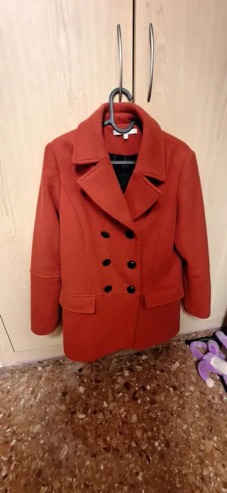 Abrigo pull bear Rojo Talla M y L
