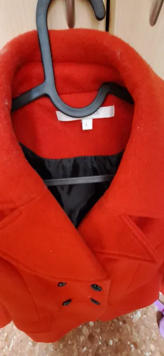 Abrigo pull bear Rojo Talla M y L