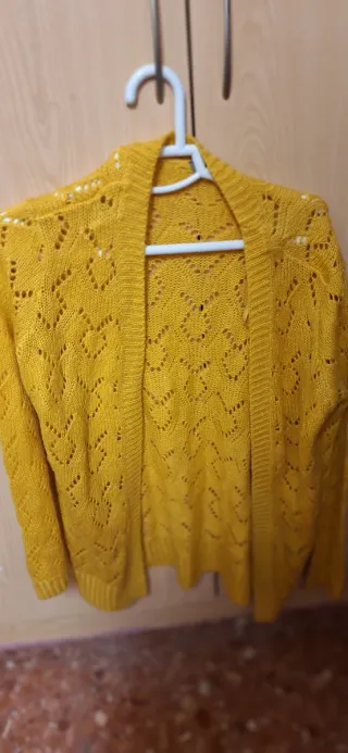 Abrigo pull bear Rojo Talla M y L