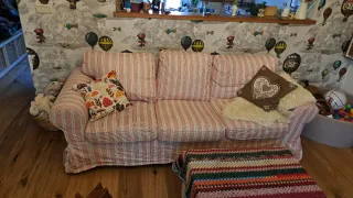 Divano 3 posti a righe rosa