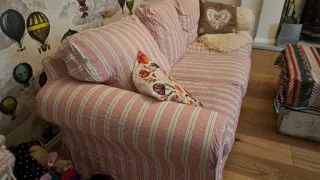 Divano 3 posti a righe rosa