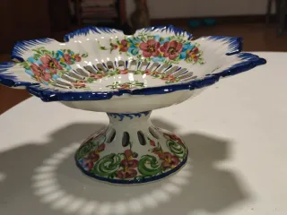 Frutero antiguo decorado flores