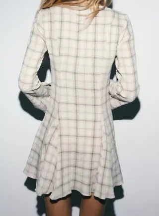 Vestido corto cuadros Zara de nueva colección