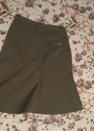 Falda caqui tipo cargo vuelo asimétrico