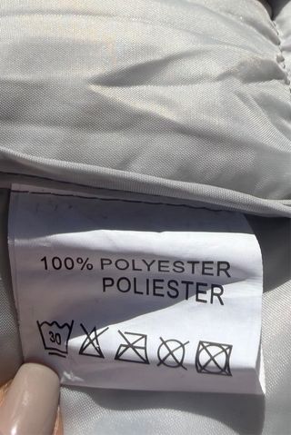 Cazadora acolchada mujer gris y blanca