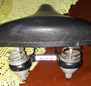 Vendo sella nera per bici da passeggio