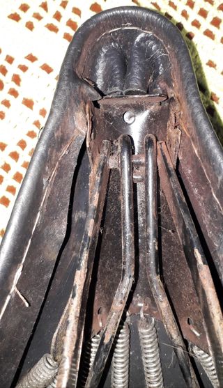 Vendo sella nera per bici da passeggio