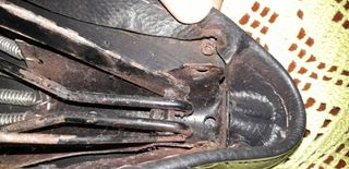 Vendo sella nera per bici da passeggio