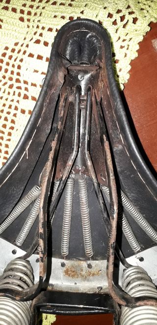 Vendo sella nera per bici da passeggio