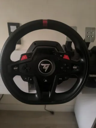 Volante Thrustmaster PS4/PS5/PC + Pedali