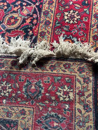 4 Alfombras persa con flecos y otra alfombra