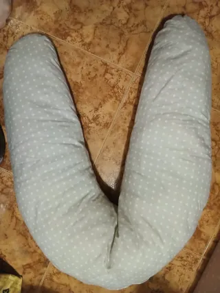 Cojín de lactancia gris estrellas