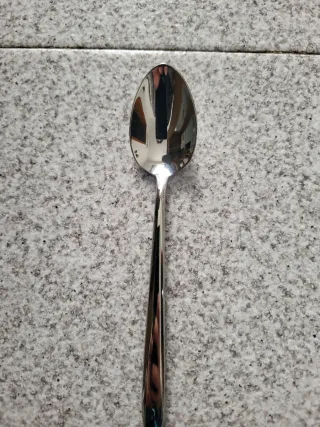 Servizio piatti Ikea bianco e posate