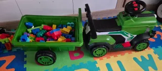 Tractor infantil con remolque y bloques