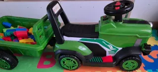 Tractor infantil con remolque y bloques