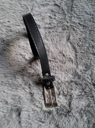 Cintura Sottile in Pelle Nera con Fibbia Argentata