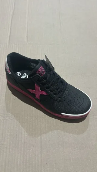 Zapatillas Munich Mujer Negras y Rosas Talla 36