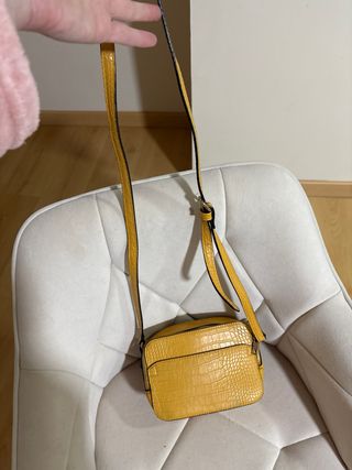 Bolso amarillo pequeño efecto piel cocodrilo