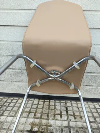 11 Sillas de piel beige