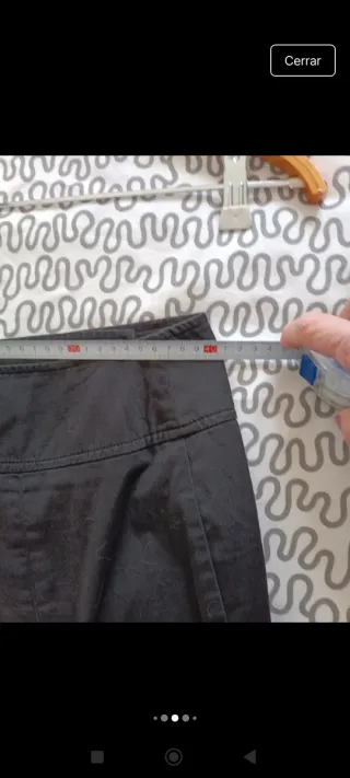 Falda negra con botones