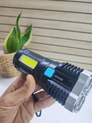 Linterna LED Táctica Potente