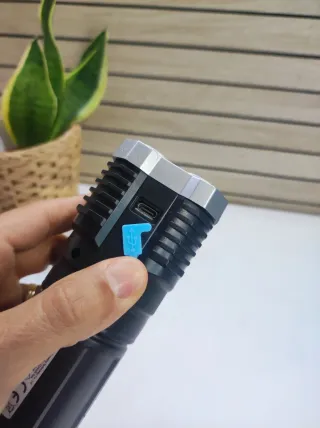 Linterna LED Táctica Potente