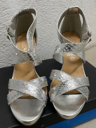 Zapatos de fiesta Mary Paz plateados talla 38