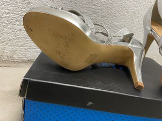 Zapatos de fiesta Mary Paz plateados talla 38