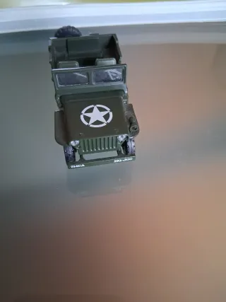 Libro + modellino originale jeep in metallo1/43