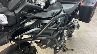 BMW F750GS triple black (A2) cambiaria por coche.