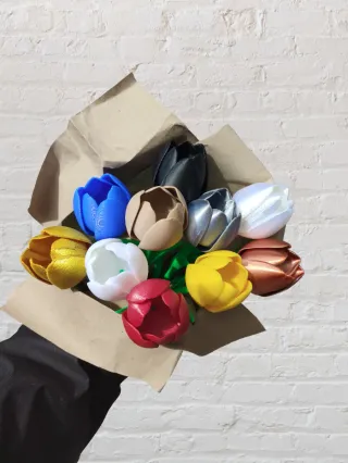 Ramo de 10 tulipanes en 3d