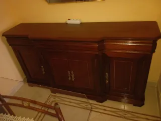 Mueble buffet madera y cristal