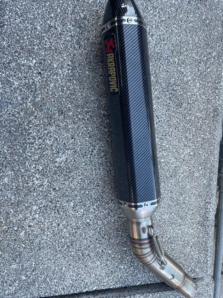 Tubo de escape Akrapovic carbono
