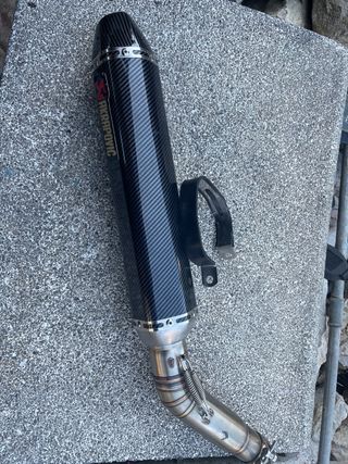 Tubo de escape Akrapovic carbono