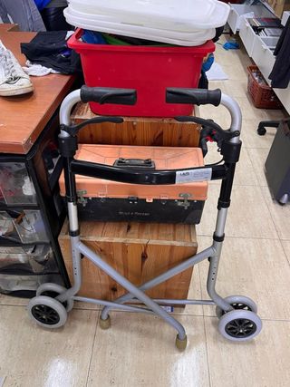 Andador Plegable con Ruedas y Frenos cómodo 40€